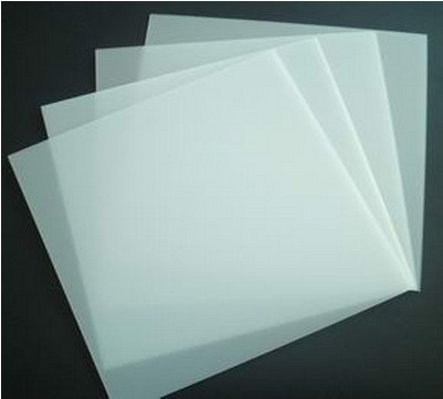 在保持高透光率的同时