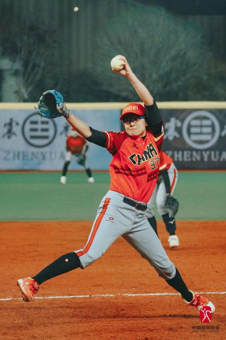 中国垒球联赛总决赛首场，浙江古越龙山队以1