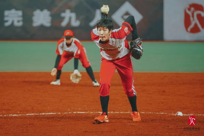 中国垒球联赛总决赛首场，浙江古越龙山队以1