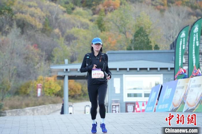 北京八达岭石峡关谷环长城越野赛迎来1500余名选