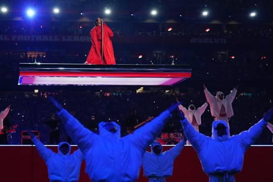 在费城举行的年度对决：酋长38-35逆转夺冠，捧第