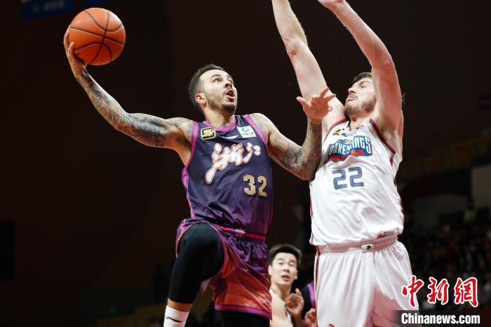 浙江男篮绍兴主场力克南京，迎来三连胜，琼斯