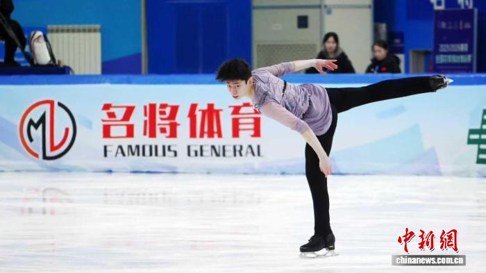 哈尔滨打响米兰冬奥会资格赛 多位名将亮相花滑