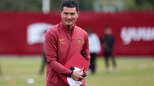 国足集训名单仅杨希新面孔 邵佳一稳中求进兼顾