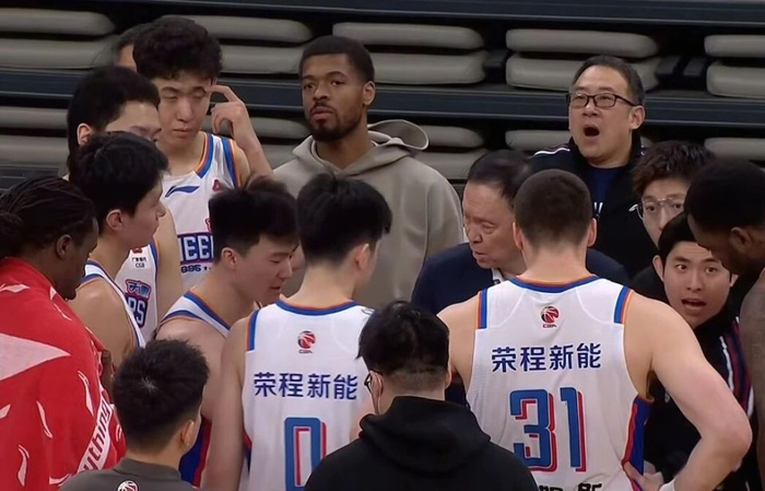 深圳男篮114-86大胜天津男篮 对攻大战中展现统治