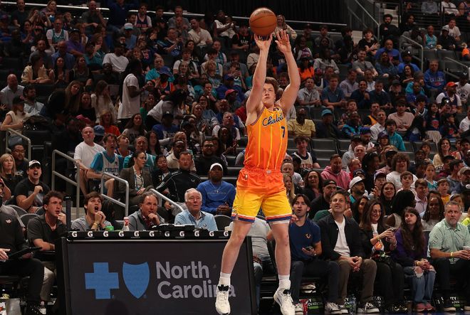 新秀三分王克尼佩尔：防守悍将与全能锋线的崛