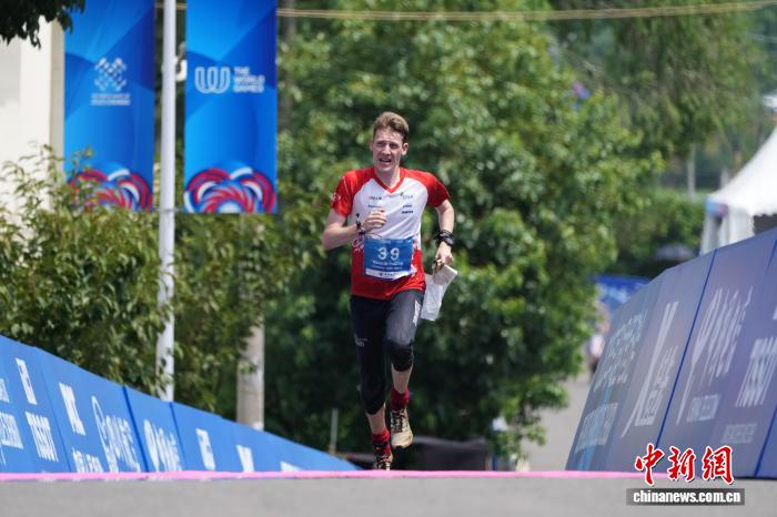 英国木匠成都世运会摘金 拔河赛场见证多元体育