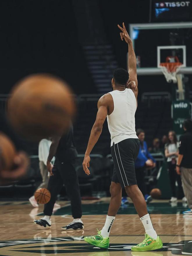 雄鹿内乱升级：Shams爆料引发管理层动荡